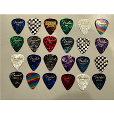 Fender assortiment plectrums 24 stuks in diverse maten en soorten speciaal geselecteerd door onze luthier, de professionele selectie voor de gitarist, Fender Model 9991000934